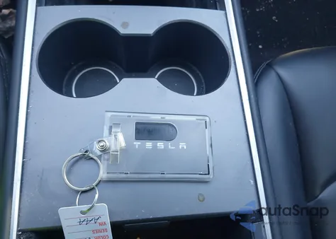 2021 Tesla Model 3 Long Range Dual Motor All-Wheel Drive z USA, uszkodzony, nr VIN 5YJ3E1EB8MF005923